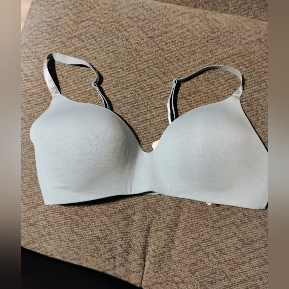 Victoria's Secret Soft Blue Wireless Bra Sz 38D